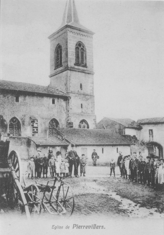 Eglise et Cour en 1945